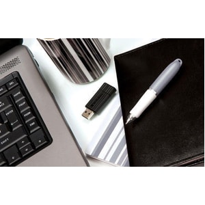 UNIDAD FLASH USB PINSTRIPE DE 8 GB NEGRA NR MULTI 10