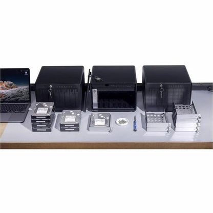 DISCO DURO EXTERNO THUNDERBOLT DE OCHO UNIDADES OWC THUNDERBAY 8 DE 160.0 TB